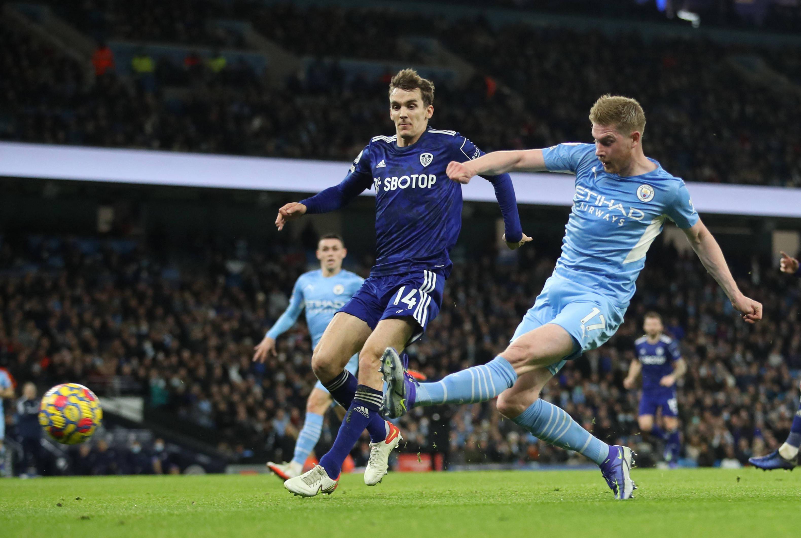 的足球場上 的足球場上